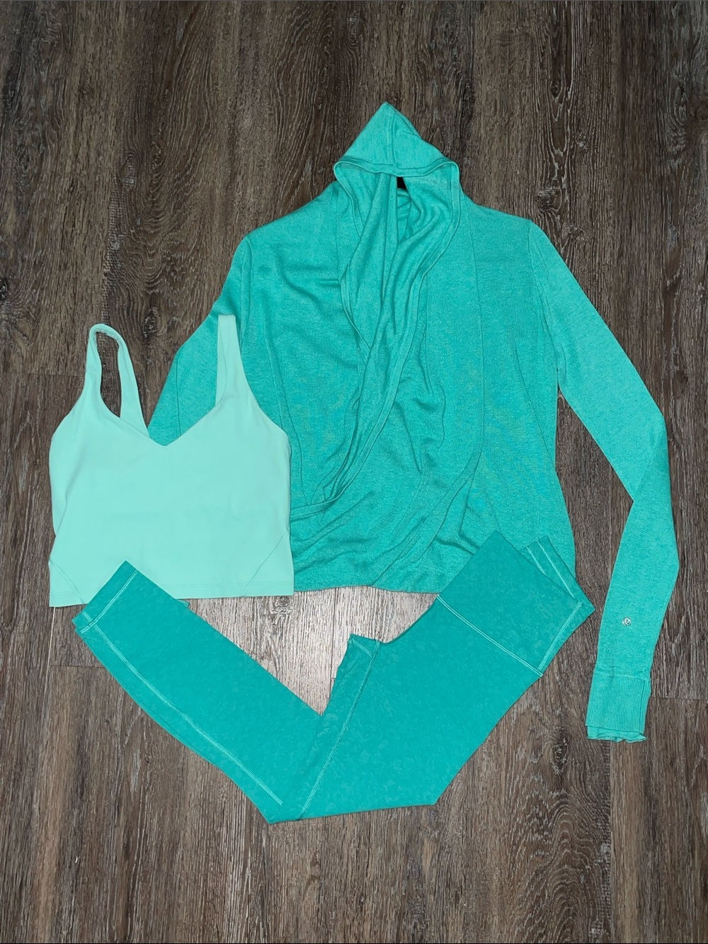EUC Lululemon Matching Green Bundle. Size 4